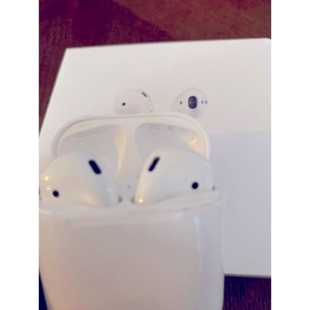 Apple AirPods with‎ Charging Case (2st Generation)